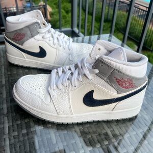 Air Jordan 1 Paris Mids